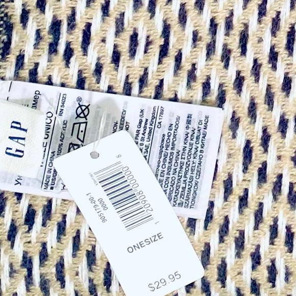 ❄️GAP Oversized Scarf/Shawl, One Size, Multi-colored (NWT) - Picture 7 of 7
